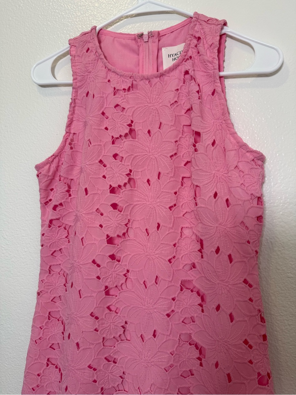 Tuckernuck Hyacinth House Carnation Eyelet Evelyn Midi Dress - Picture 3 of 11